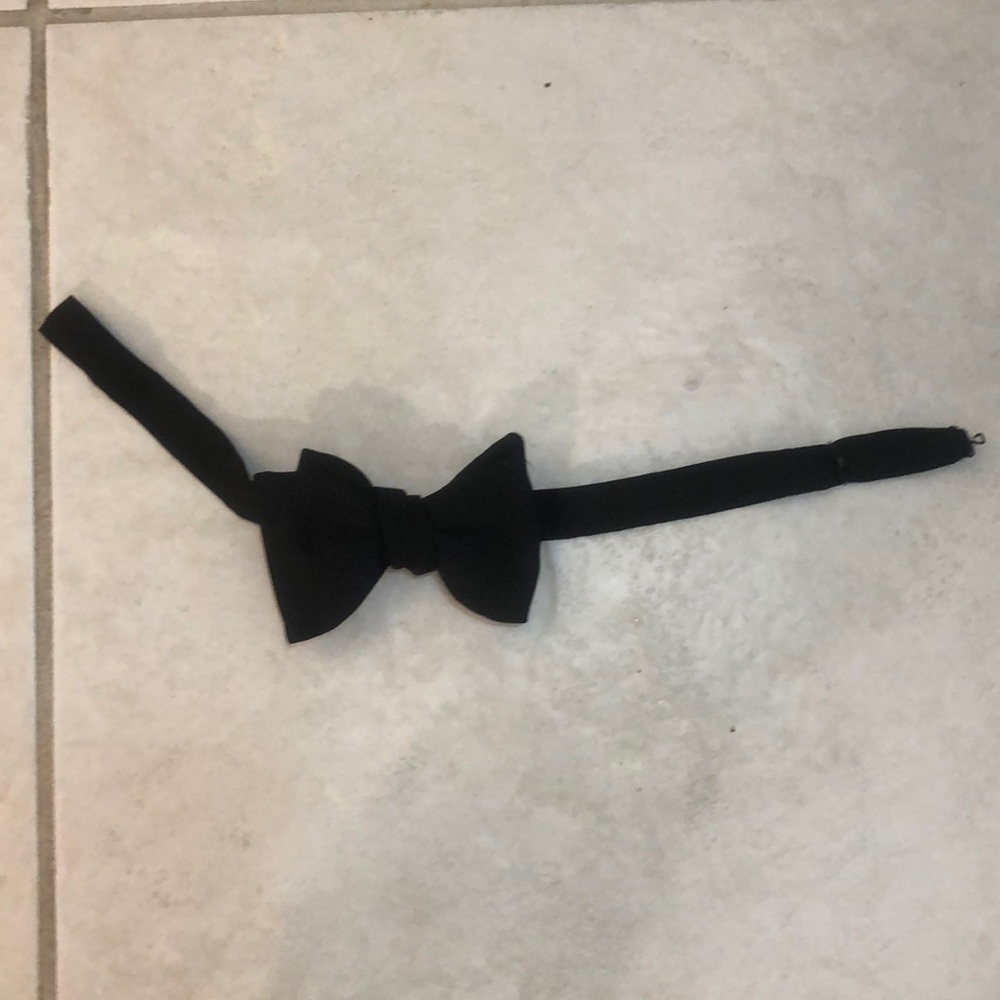 Bow tie